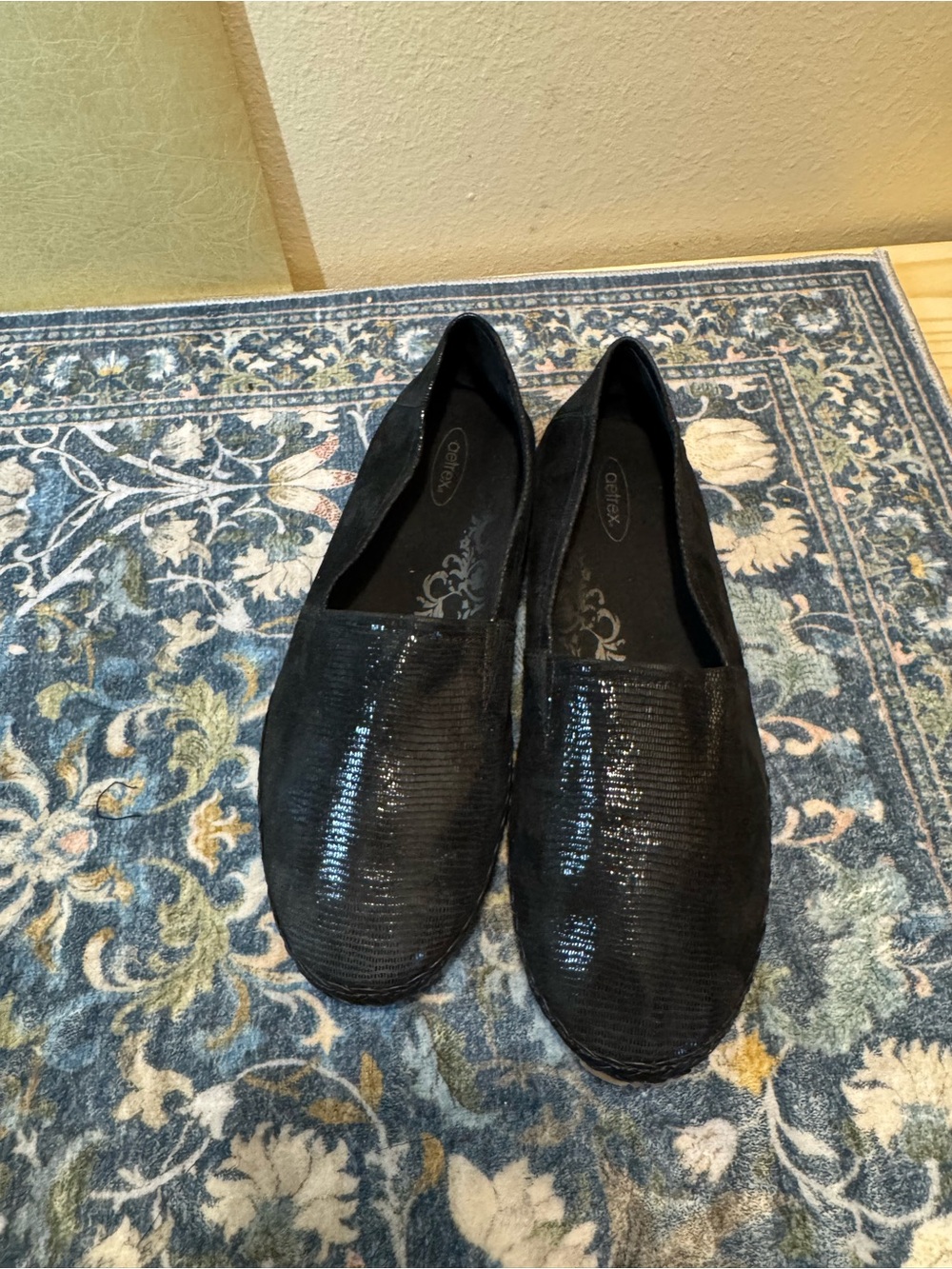 Aetrex Women's Black Slip-On Loafers with Subtle Shine